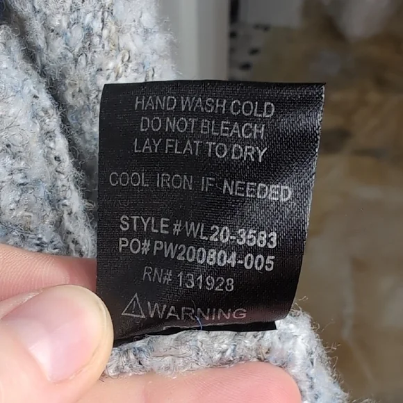 Wishlist | Minimalist Gray Speckled Knitted Cardigan Sweater Size M/L - Picture 10 of 11